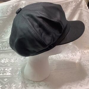 Danier Black Leather Cap Women’s Size Small